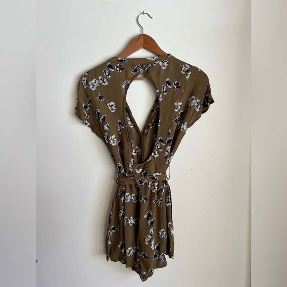 Flirty Vintage Printed Pansy Romper - Picture 2 of 3